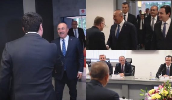 Qeveria tregon me video se si e pritën kryediplomatin turk