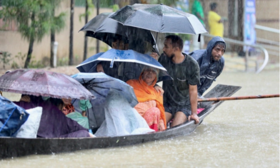 Përmbytjet në Bangladesh dhe Indi shkaktojnë viktima