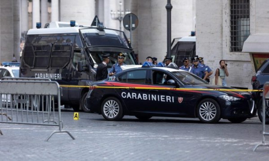 Panik në Vatikan, shqiptari çan rrethimin me makinë, dëgjohen të shtëna