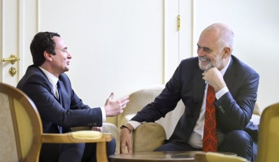 “Jam vëllai i Vuçiqit”, Rama ironizon, tregon për qeshjet në takimet me Kurtin: Mbase do habiteni
