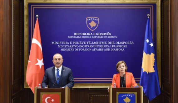 Një marrëveshje, paralajmërime për investime dhe vërejtje, çfarë mori Kosova nga vizita e Cavusoglut