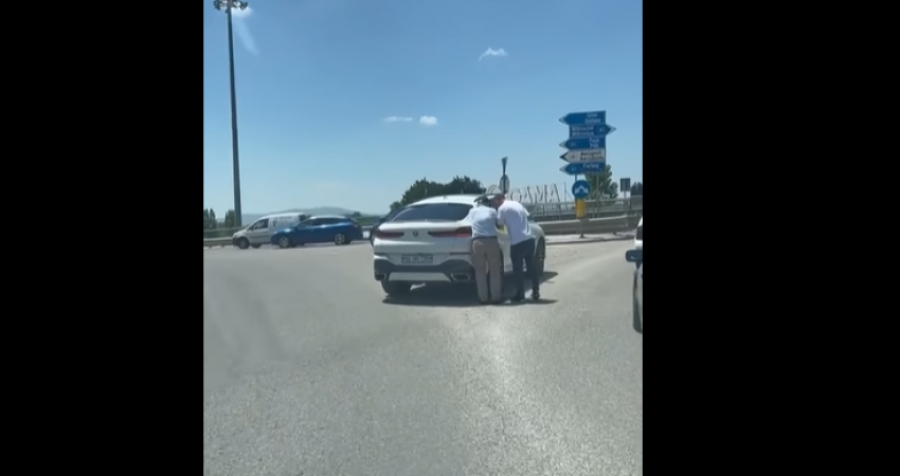 Edhe kjo ndodh: Super vetura mbetet pa benzinë te rrethi në Prishtinë