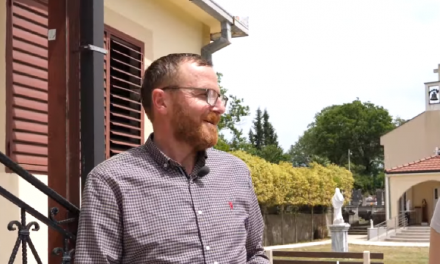 Ky është ish-luftëtari i UÇK-së që u bë prift në Ulqin, ai ka vizituar 99% të tokave shqiptare