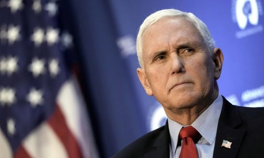 FBI kontrollon shtëpinë e Mike Pence