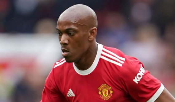 United ia vendos çmimin Martialit