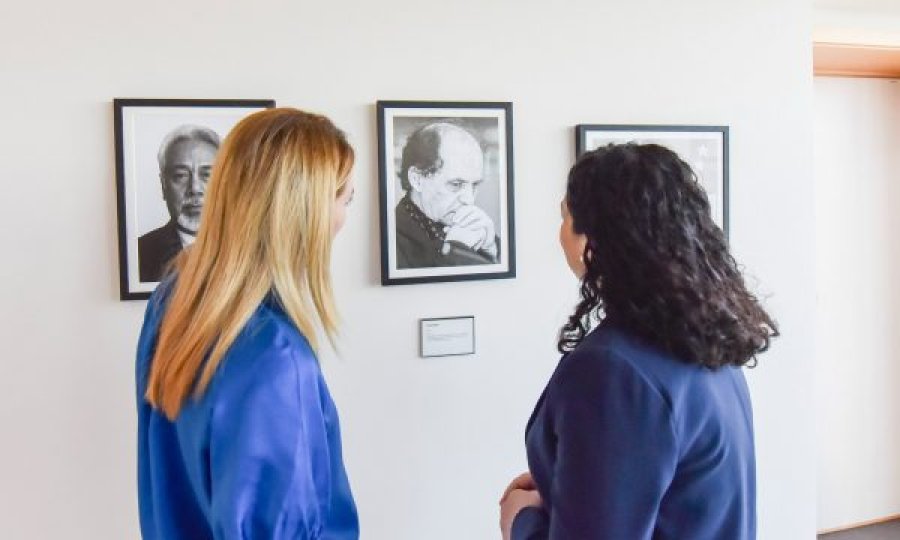 Fotoja e Ibrahim Rugovës në Parlamentin Evropian, Osmani: Moment i veçantë