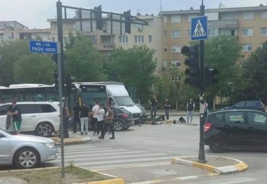 Aksident mes autobusit dhe dy veturave te Fakulteti Teknik, lëndohen gjashtë persona