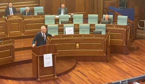 “Evropë, ku janë vizat”, deputetët e AAK-së me aksion në Kuvend