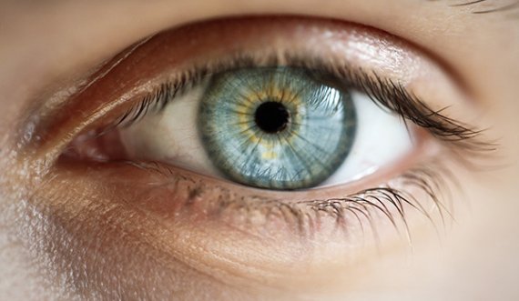Mjeku ia hoqi syrin e gabuar, pacienti mbetet i verbuar