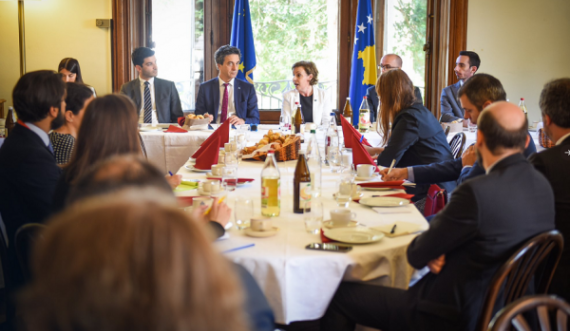 Gërvalla lobon për anëtarësimin e Kosovës në KiE, u shtron mëngjes ambasadorëve