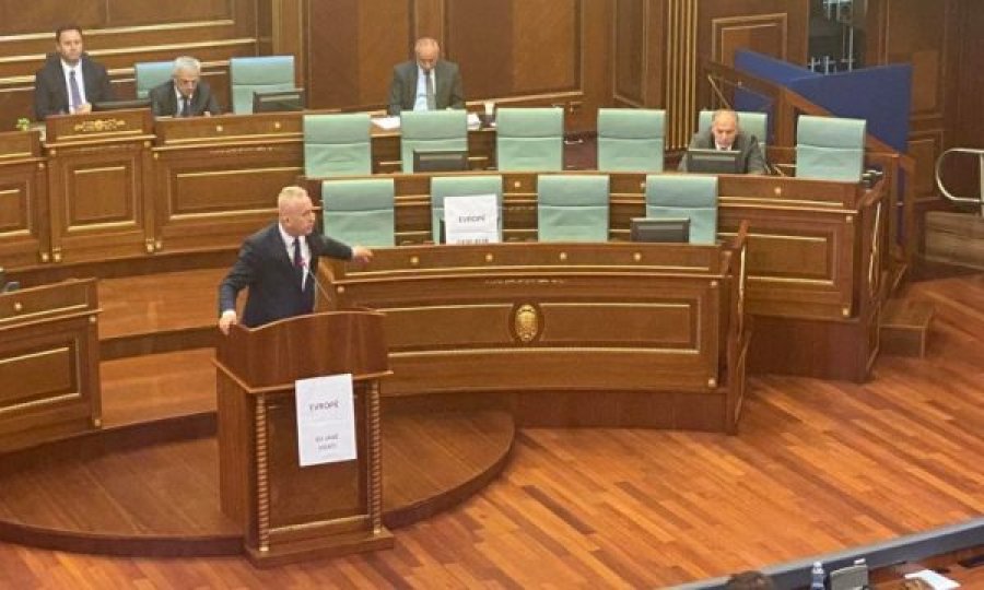 “Evropë, ku janë vizat”, deputetët e AAK-së me aksion në Kuvend