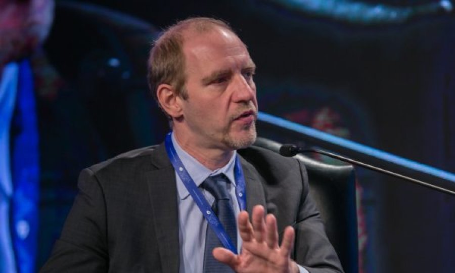 Profesori nga Luksemburgu u reagon shefave të BE’së që nuk bënë asgjë për Ballkanin e Kosovën