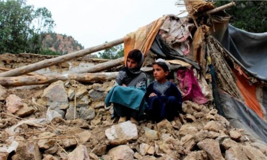 Tragjedia në Afganistan, shumë fëmijë nën rrënojë, mbi 1 mijë të vdekur
