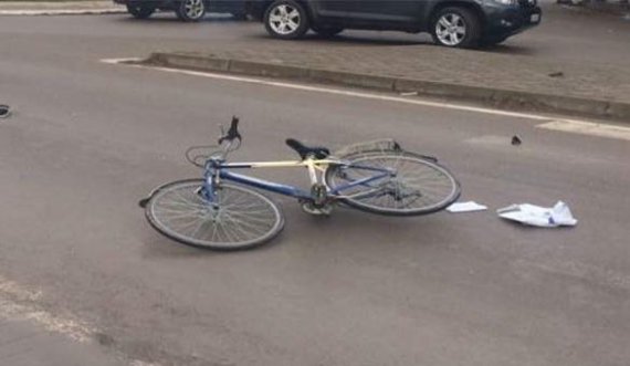 Aksident me vdekje në Fier, mjeti përplas 15- vjeçarin që po lëvizte me bicikletë
