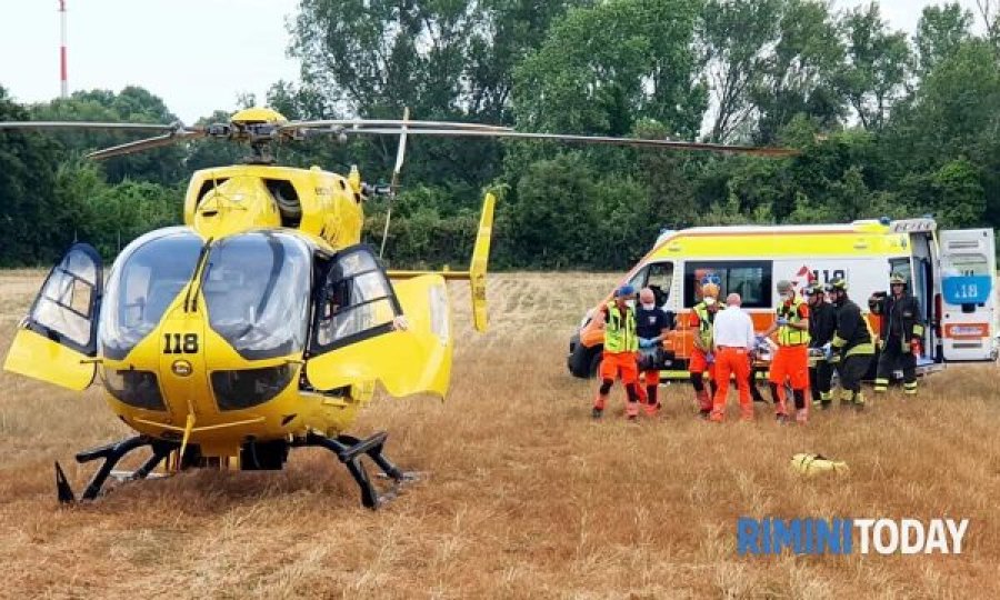 Shqiptari përplaset me pemën, dërgohet në spital me helikopter