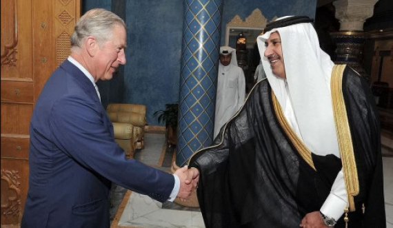 Raportohet se princi britanik mori një valixhe të mbushur me 1 milion euro nga Sheiku