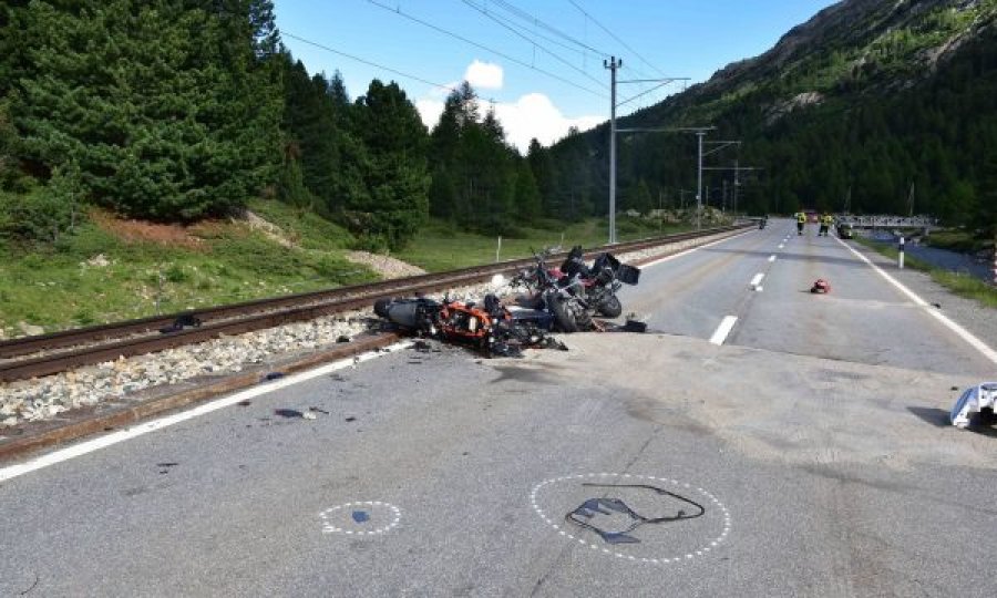 Tre persona të vdekur pas një aksidenti trafiku