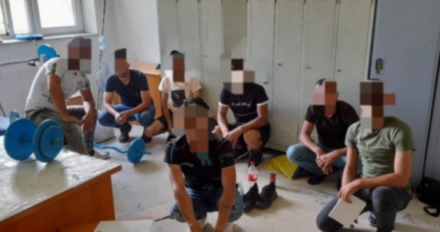 Policia i kap në një veturë shtatë migrantë ilegalë në Prizren