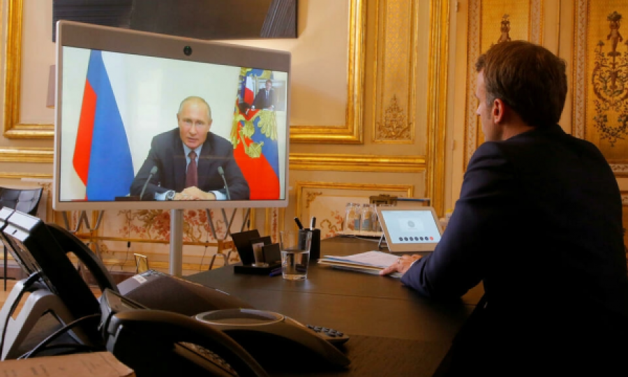 Zbardhet transkripti i bisedës telefonike mes Macronit e Putinit
