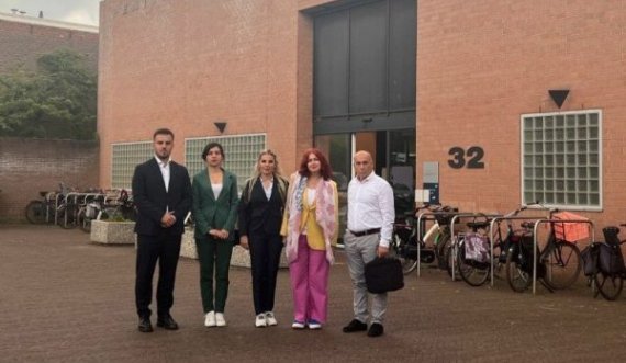 Duda Balje në Hagë bashkë me disa deputetë