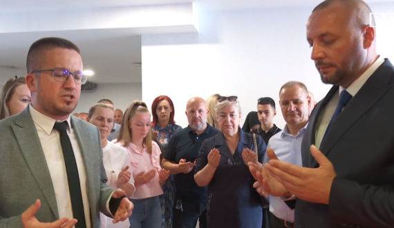 Me lutje hapet hoteli 'pa alkool dhe pa haram', merr pjesë edhe Zëvendësja e Kurtit