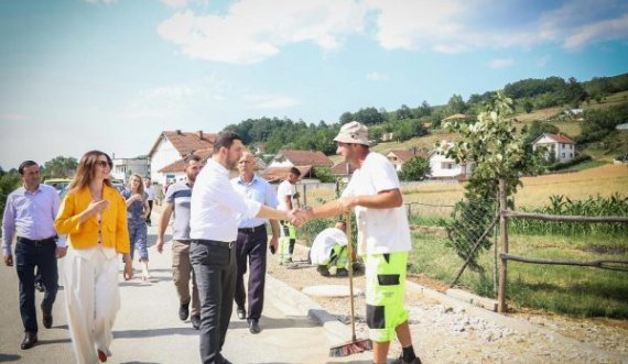 Krasniqi viziton Kaçanikun: Qeveria mos të penalizoj komunat