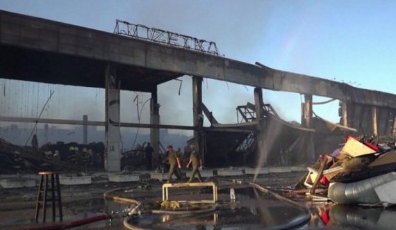 Rrëfimi i të mbijetuarve të sulmit në Kremenchuk: Nuk mendonim se do të godasin qendrën tregtare