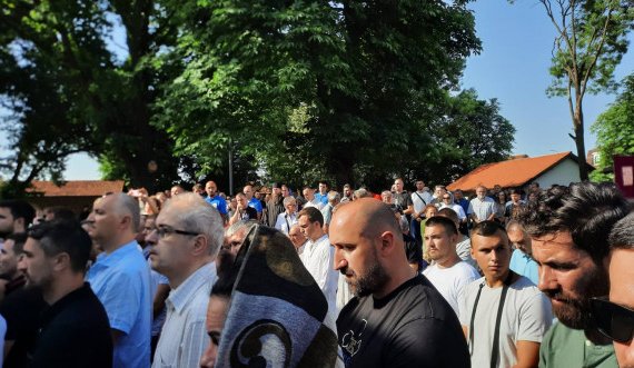 Patriarku Porfirije mban liturgjinë në Graçanicë, Rakiq e Jevtiq pjesëmarrës