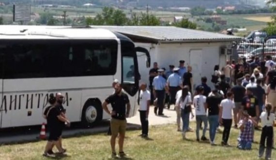 Përfundon manifestimi në Gazimestan, serbët shpërndahen të qetë