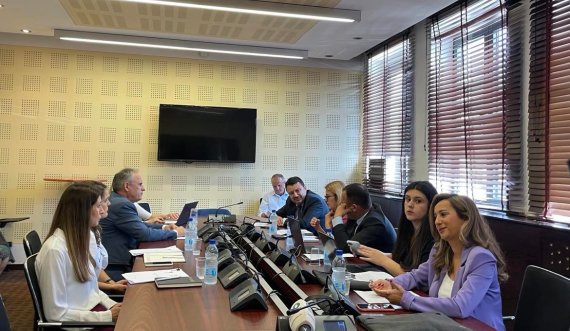 Shtyhet për javën tjetër raportimi i rektorit të UP-së në Komisionin për Mbikëqyrjen e Financave Publike