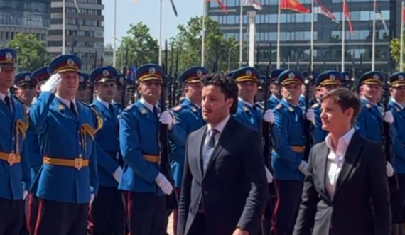 Abazoviq pritet me ceremoni shtetërore në Beograd