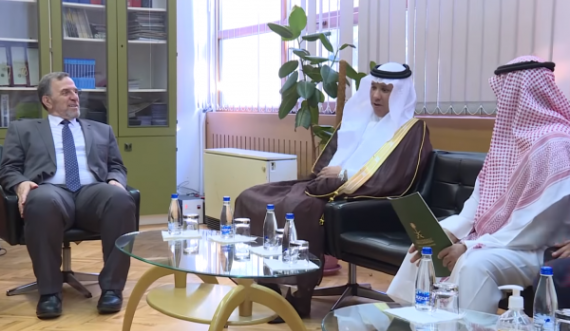 Vizitë e rrallë, ambasadori saudit nuk shkoi duarthatë te Myftiu Tërnava