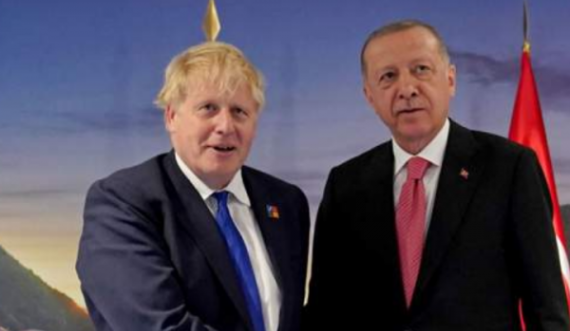 Johnson e Erdogan takohen në samitin e NATO-s, merret vesh çfarë diskutuan