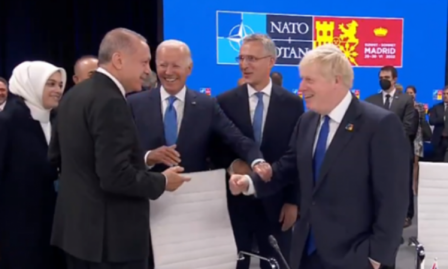 Johnson i kujton pak rrënjët e tij turke, thotë “Cok Guzel” para Erdoganit e Biden