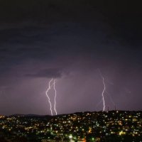 Zonat e Kosovës të cilat parashikohen me stuhi të fuqishme dhe të reshura (HARTA)