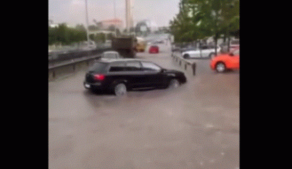 Prishtinën e merr shiu