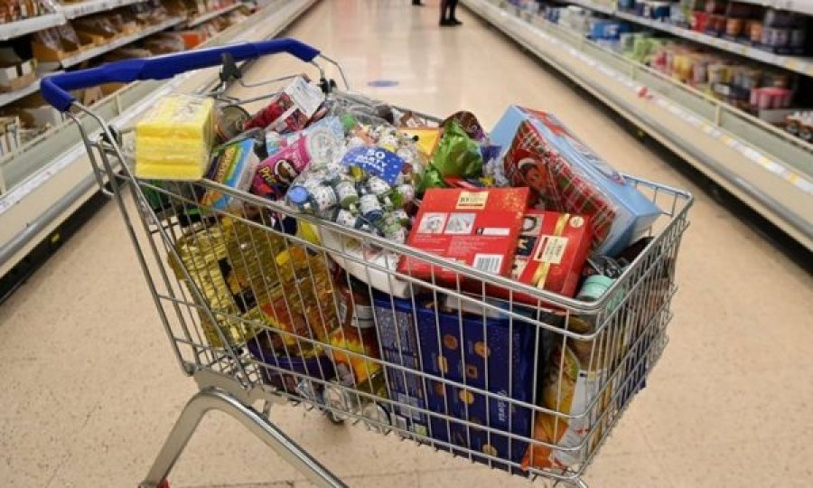 Rrjeti më i madh i supermarketeve britanike mbetet pa disa produkte pasi refuzon t’i rrisë çmimet