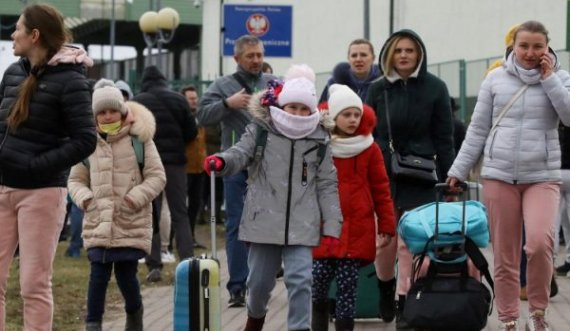 Mbi 600 mijë qytetarë kanë lënë Ukrainën që pres nisjes së luftës