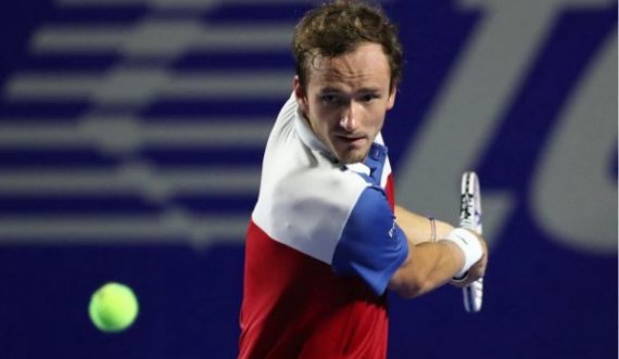 Shkaku i luftës, tenisti rus Medvedev mund ta humbasë primatin në botë vetëm pak ditë pasi e mori atë