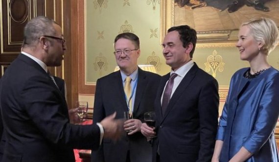 Abott tregon për takimin Kurti-Johnson në Londër