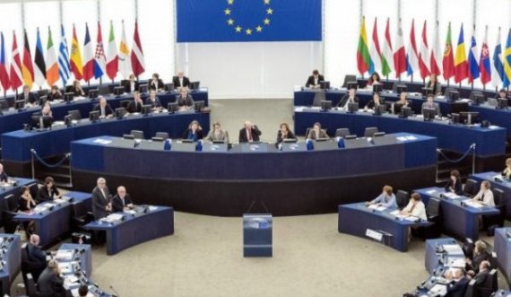 Rezoluta e Parlamentit Evropian: Të zhgënjyer që Serbia s’u rreshtua me BE-në, kjo e dëmton procesin e saj të anëtarësimit