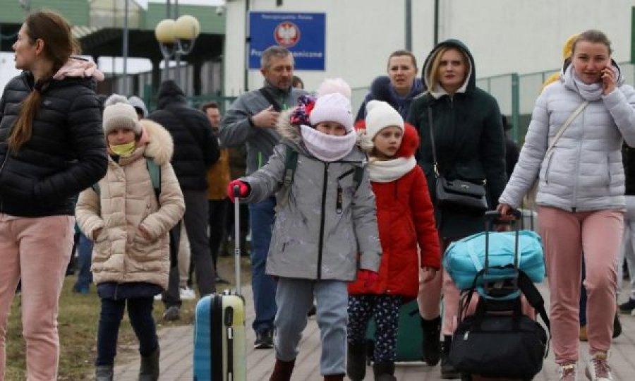 Mbi 600 mijë qytetarë kanë lënë Ukrainën që pres nisjes së luftës