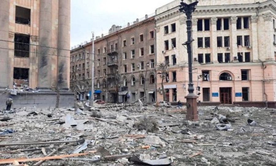7 të vdekur nga sulmi me raketa në Kharkiv, mesin e tyre edhe një fëmijë