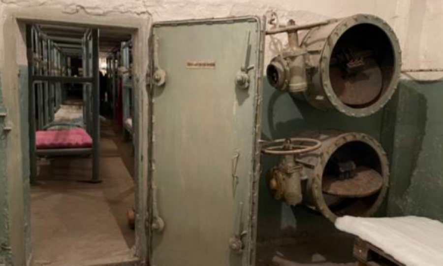 Bunkerët e Luftës së Ftohtë strehë e sigurt për qindra ukrainas që po i ikin luftës