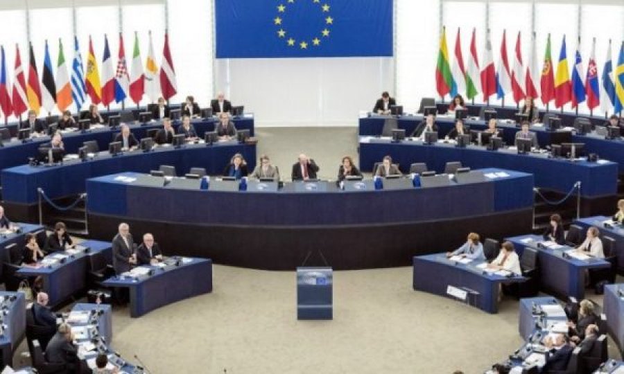 Rezoluta e Parlamentit Evropian: Të zhgënjyer që Serbia s’u rreshtua me BE-në, kjo e dëmton procesin e saj të anëtarësimit