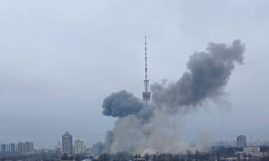 Pesë të vdekur nga bombardimi i antenës së televizioneve në Kiev