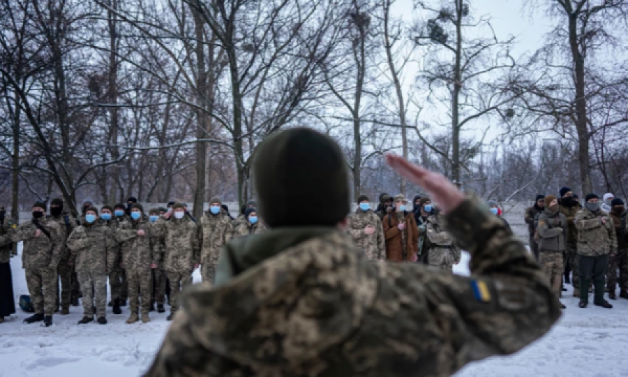 Ambasada e Ukrainës del me detaje për vullnetarët shqiptarë që duan t’i bashkohen luftës