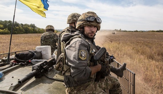 Shkuarja e vullnetarëve Kosovar për të luftuar në Ukrainë një gabim që nuk duhet ta lejon Qeveria e Kosovës