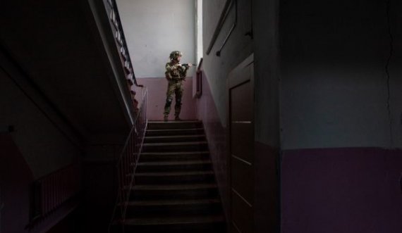 “Si të ziheshin duke vjedhur ndonjë kabllo”, pamjet e ushtarëve rusë të kapur nga Ukraina