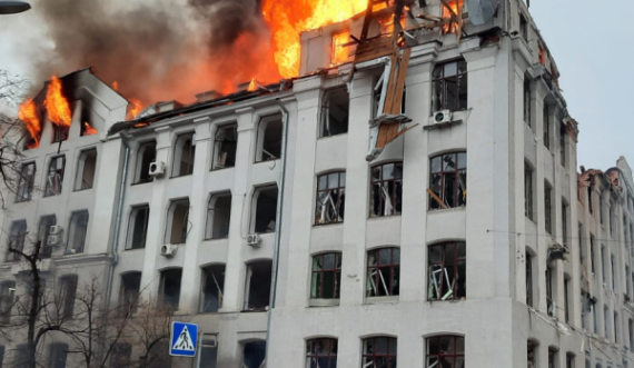 Rusët sulmojnë me raketa ndërtesën e policisë në Kharkiv